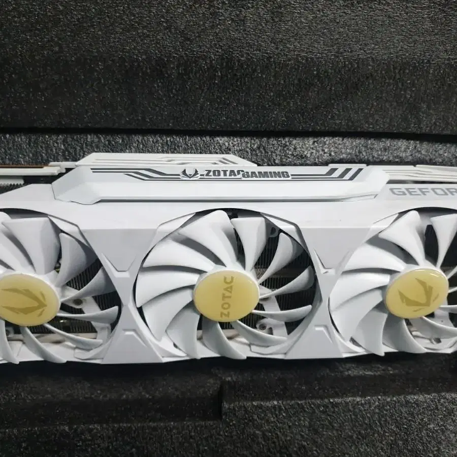 조탁 트리니티 rtx3080 그래픽카드 팝니다.