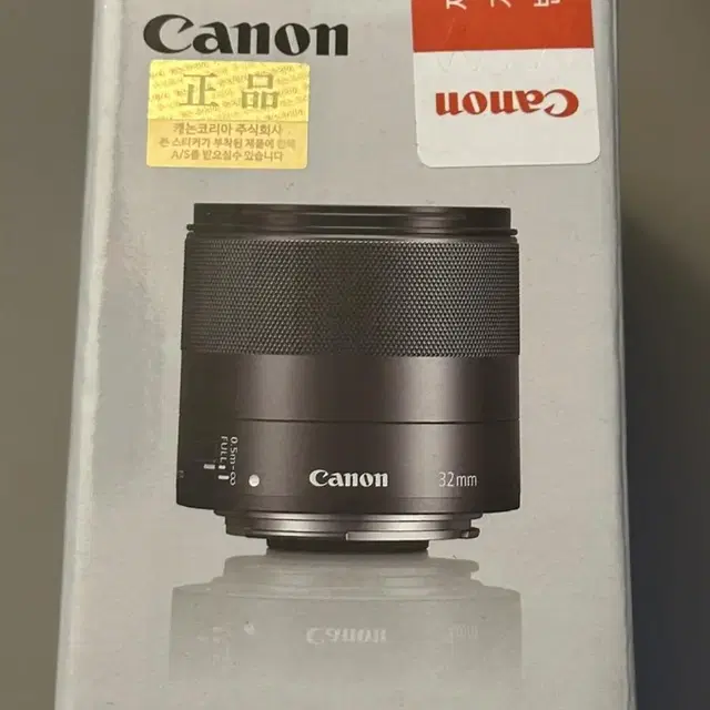 Canon EF-M 32mm f 1.4 SMT