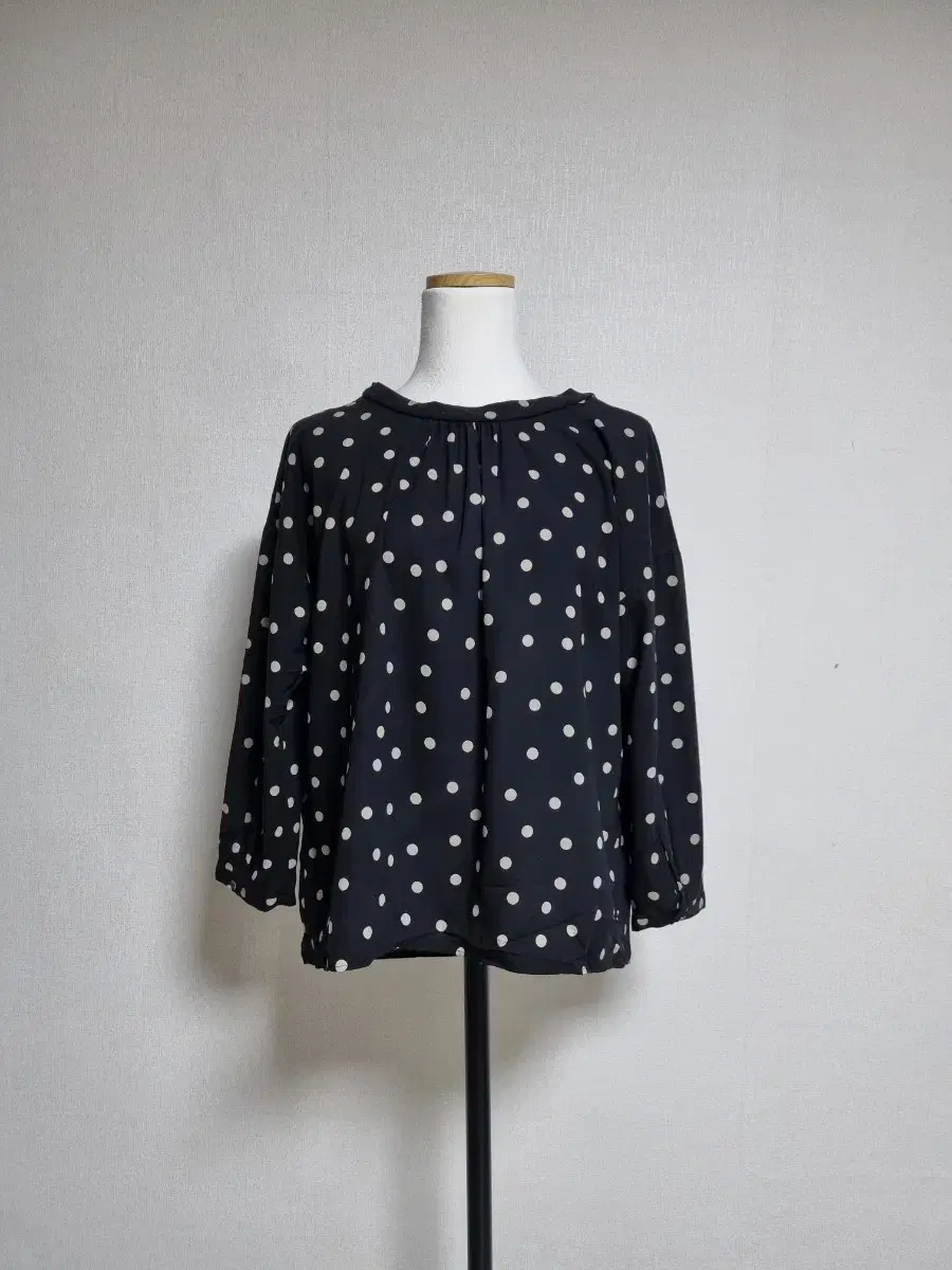 Back bow-dot blouse