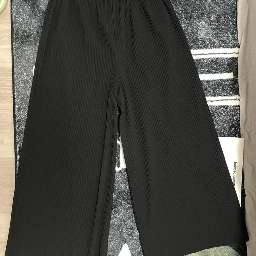 iss  ey miyake me Wide Pants Black 원사이즈