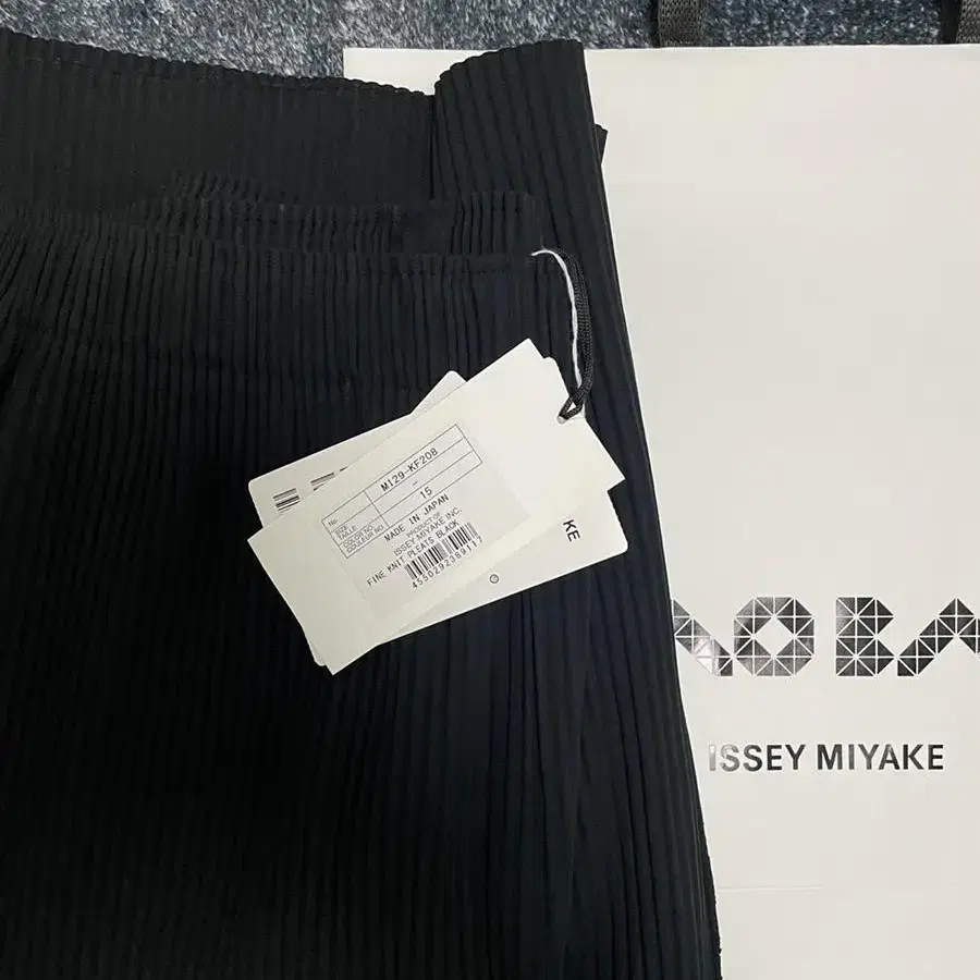 iss  ey miyake me Wide Pants Black 원사이즈