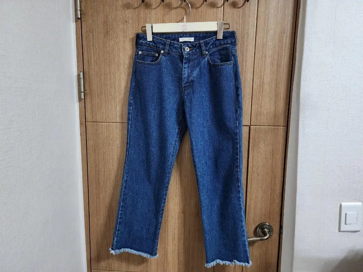 (66) Women's Studio Tomboy Jeans