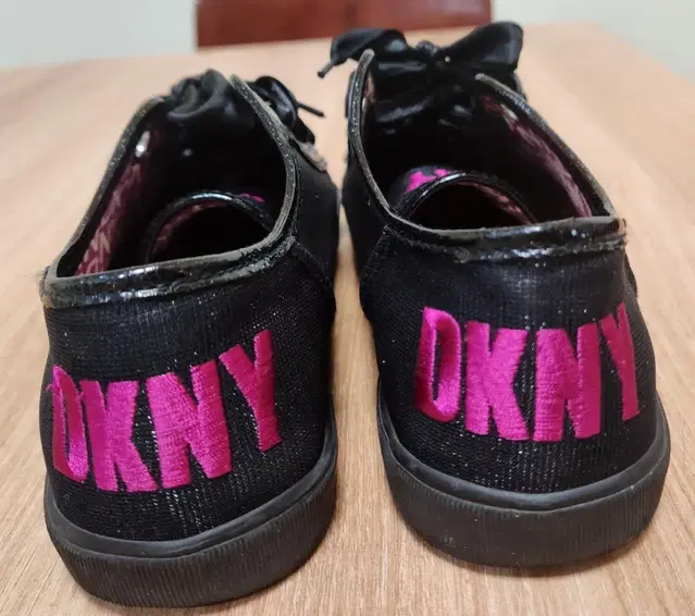 DKNY 운동화