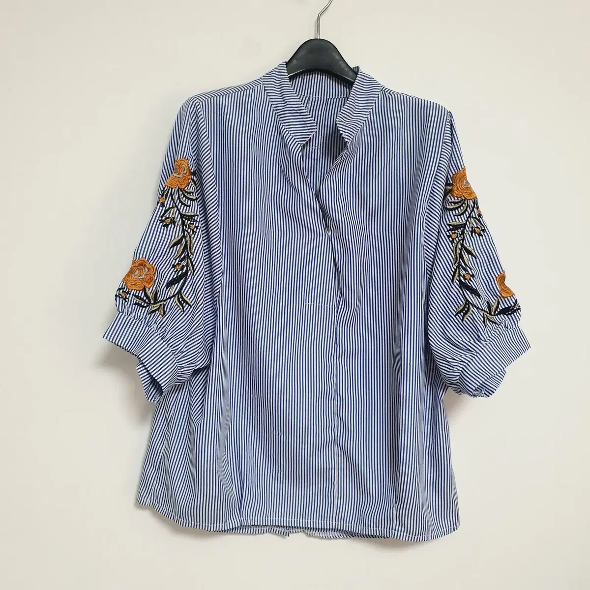 Floral embroidered striped blouse F