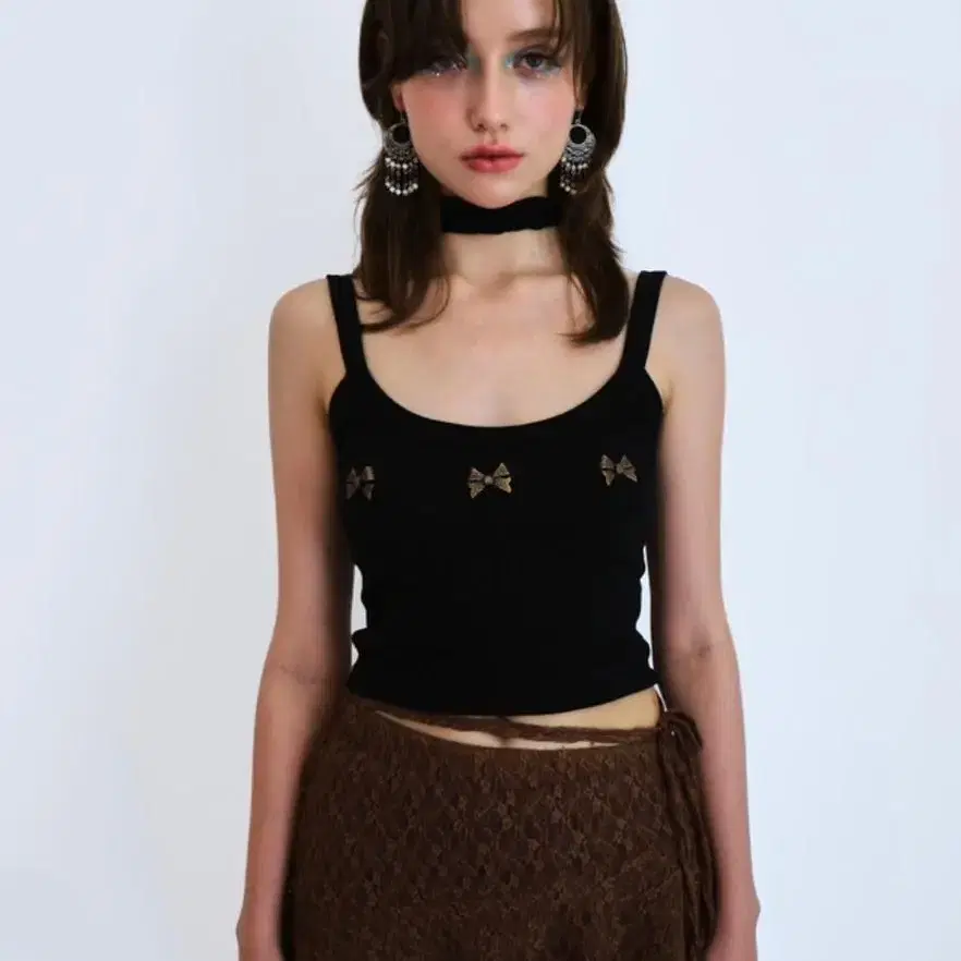 DEEP U NECK RIBBON SLEEVELESS [BLACK]