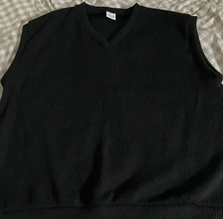 2 vest knits (black, gray)