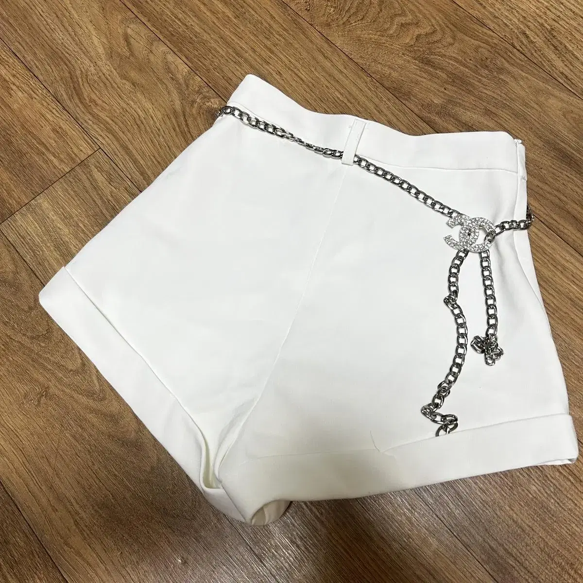 Imported clothing Shavero chain shorts