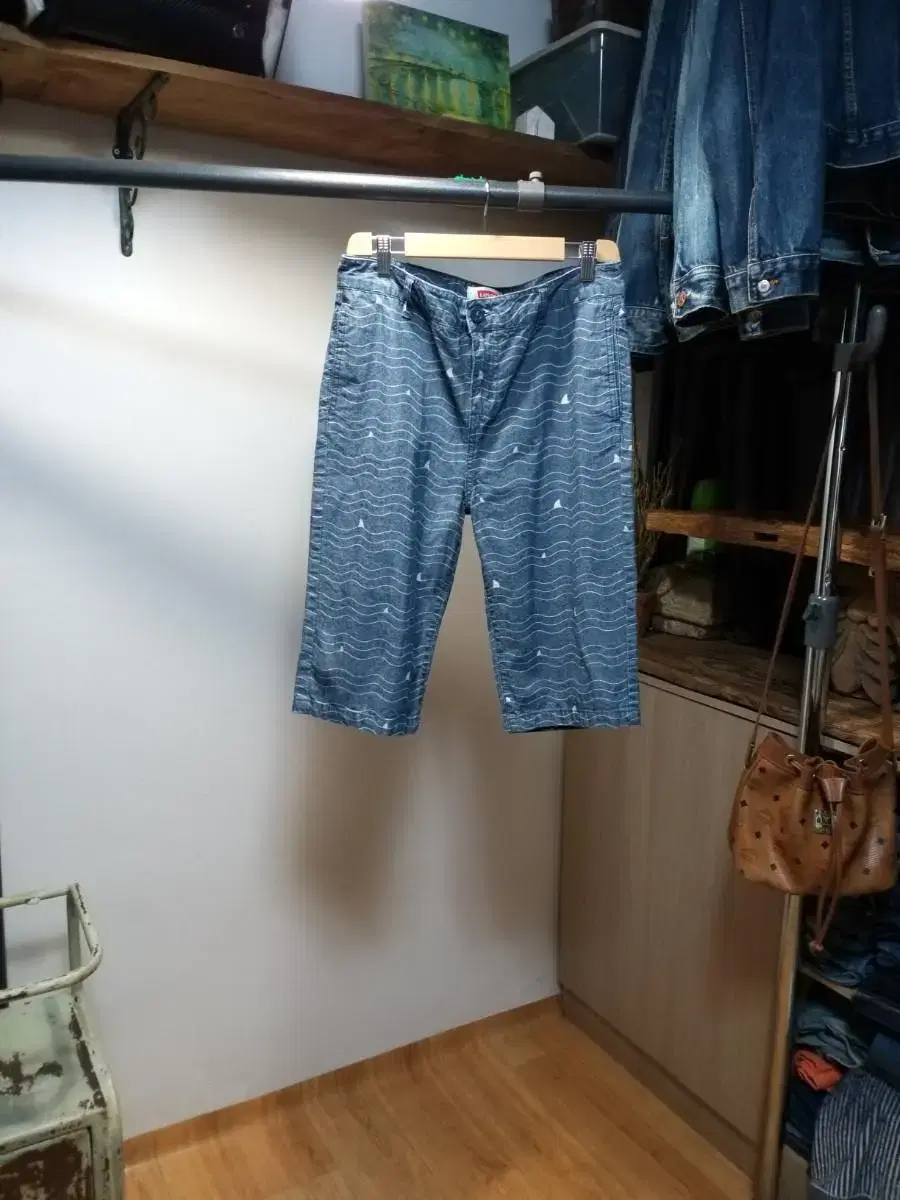 Levi's denim patterned shorts . 30