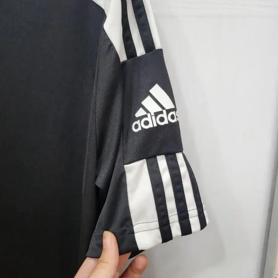 L,100) adidas 아디다스 반팔티셔츠 ! 팔에 로고 포인트 !~