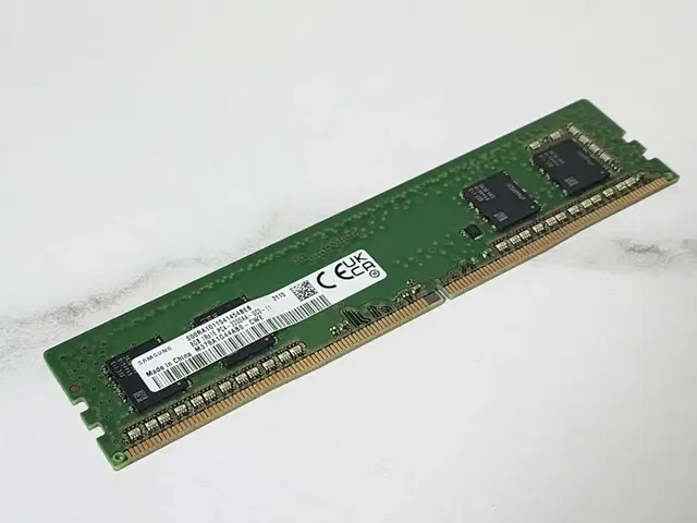 삼성 DDR4 8GB 단면