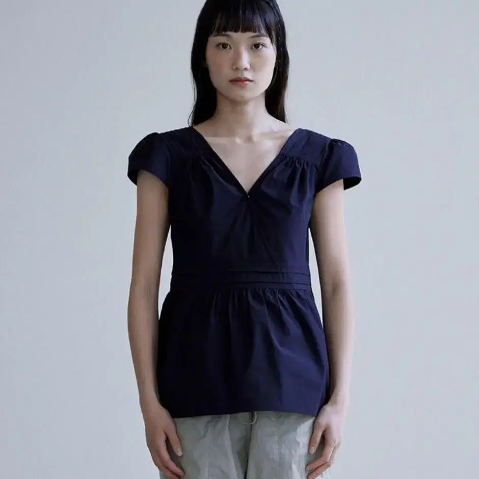 아우로 PUFF PIN TUCK BLOUSE [ NAVY ]