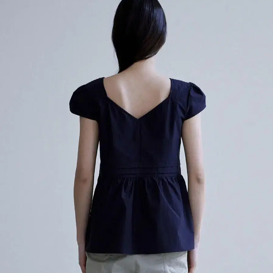 아우로 PUFF PIN TUCK BLOUSE [ NAVY ]