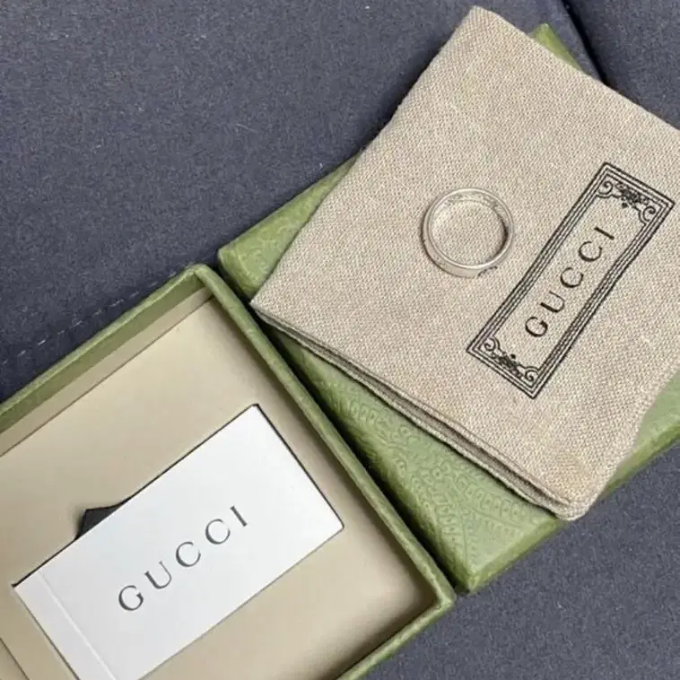 GUCCI(구찌)반지:Blind For Love 8호