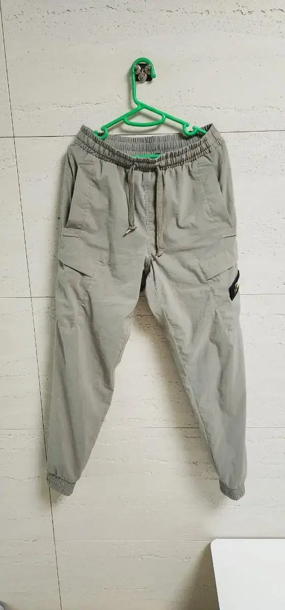 30>National Geographic Light Khaki Mesh Jogger Pants