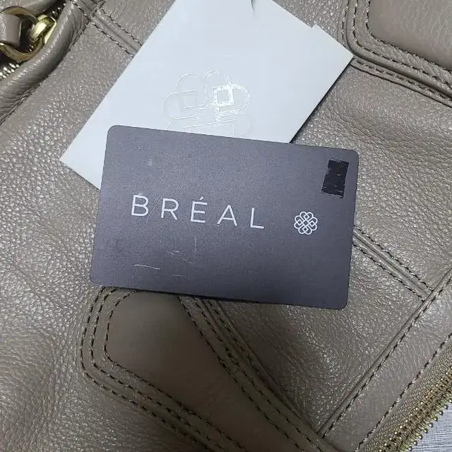 BREAL 도트크로스백