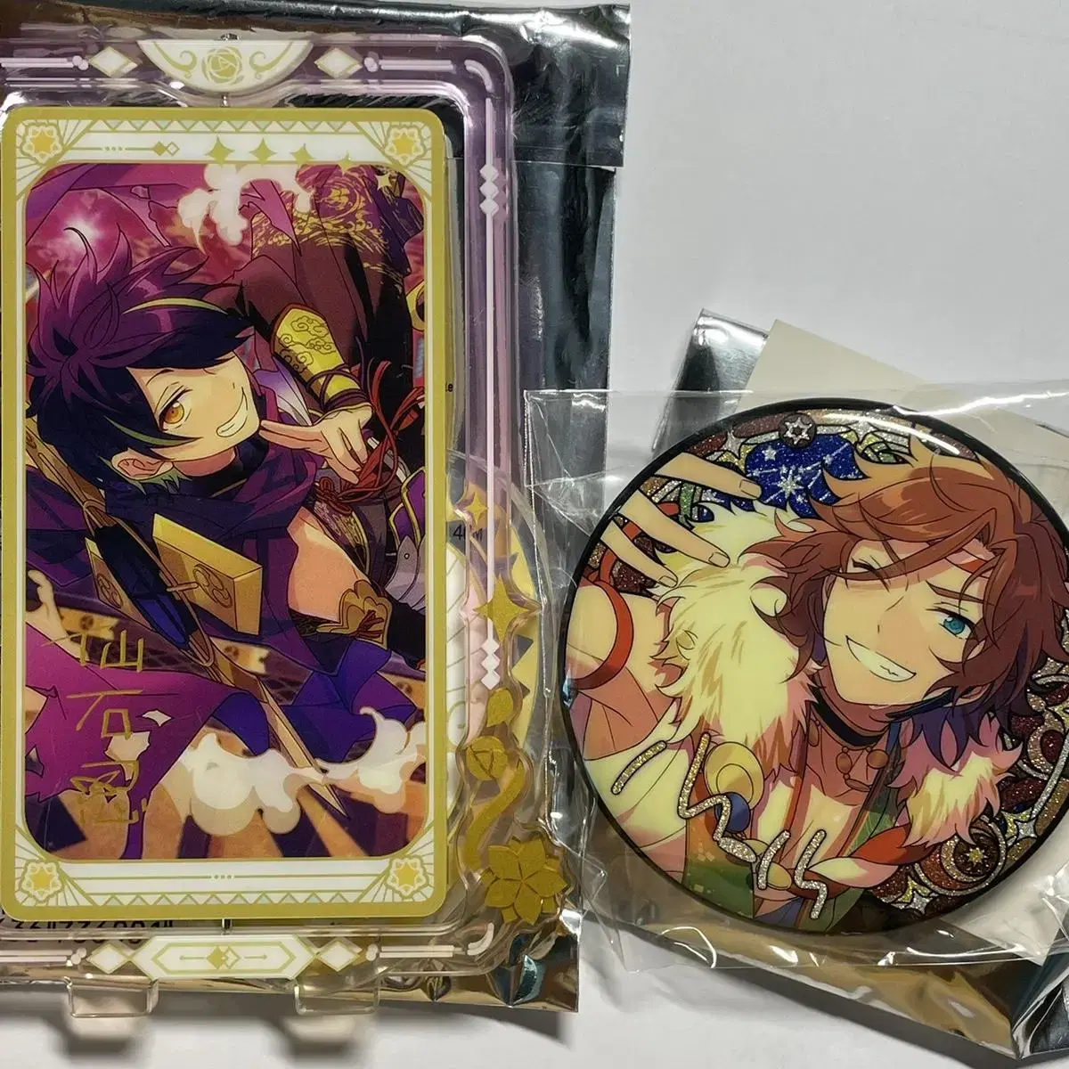 Price Reduced) Shinobu Rotating Acrylic + Madara Shigwang Badge Anstar Jungstar Can Badge