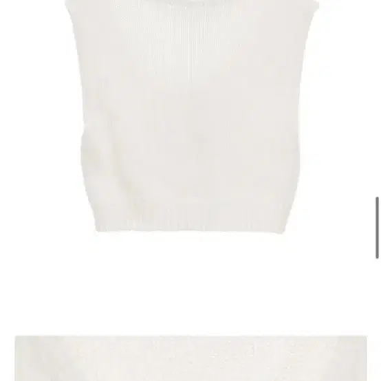 마뗑킴 KNIT CROP BUTTON VEST IN IVORY