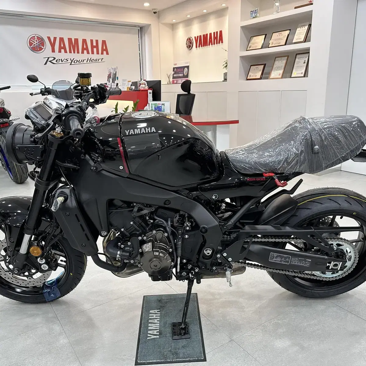 2023년 야마하 XSR900 (ABS) 0km 미드나잇 블랙 박스신차.