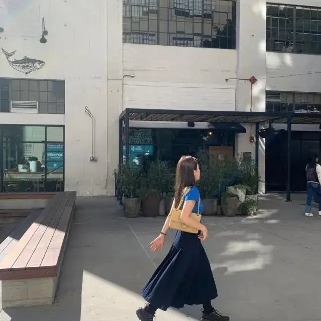 (구해요) 위드아웃썸머 dare skirt navy s 구해요