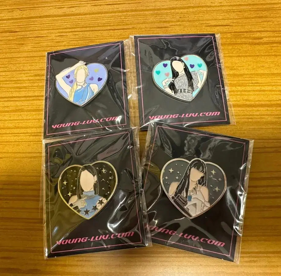 Stayc with muu Official Badge MD Product Sieun,Isa,Jae Yi,Yoon