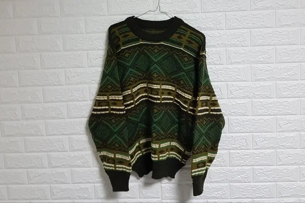 VTG Cable Knit sells