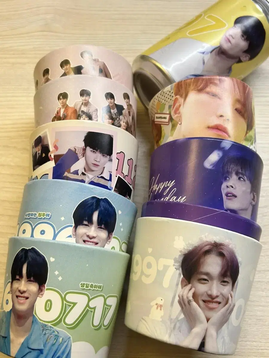 Seventeen Cupholder