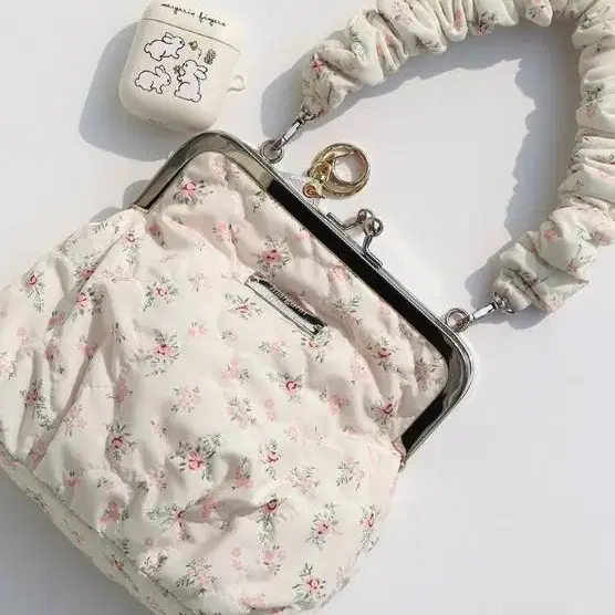 마가린핑거 FLORAL QUILTED TOTE BAG (CREAM)