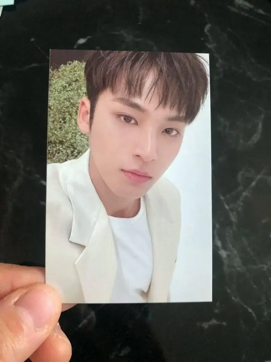 Seventeen mingyu Caratland Caran T-shirt photocard WTS