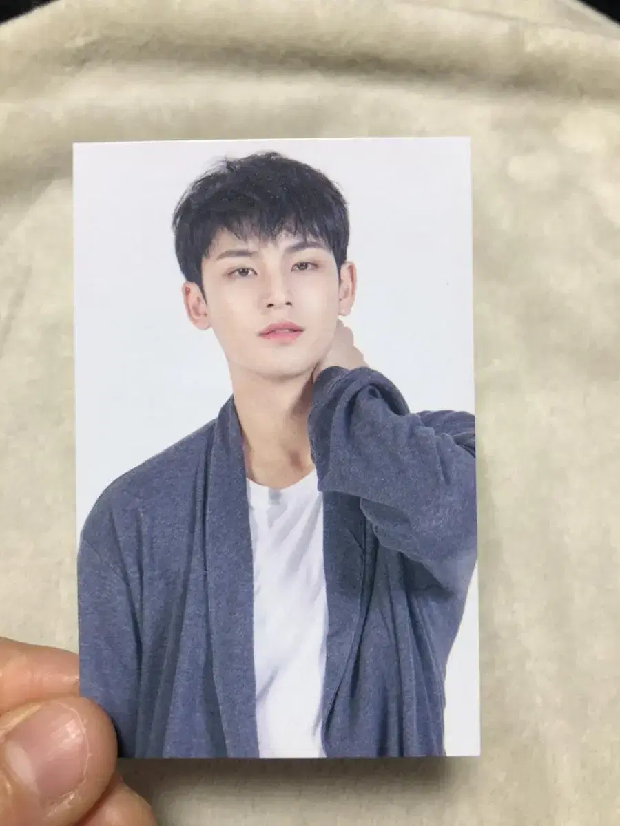 Seventeen mingyu Caratland Caran acrylic keyring photocard WTS