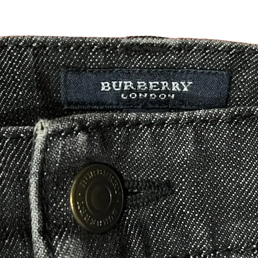 BURBERRY LONDON 빈티지 버버리 흑청 데님 팬츠