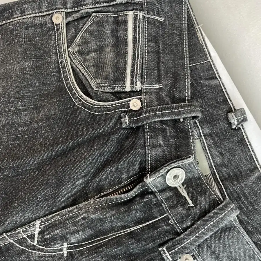 [W32 L32] 리바이스 519  Levis 블랙 화이트 skinny