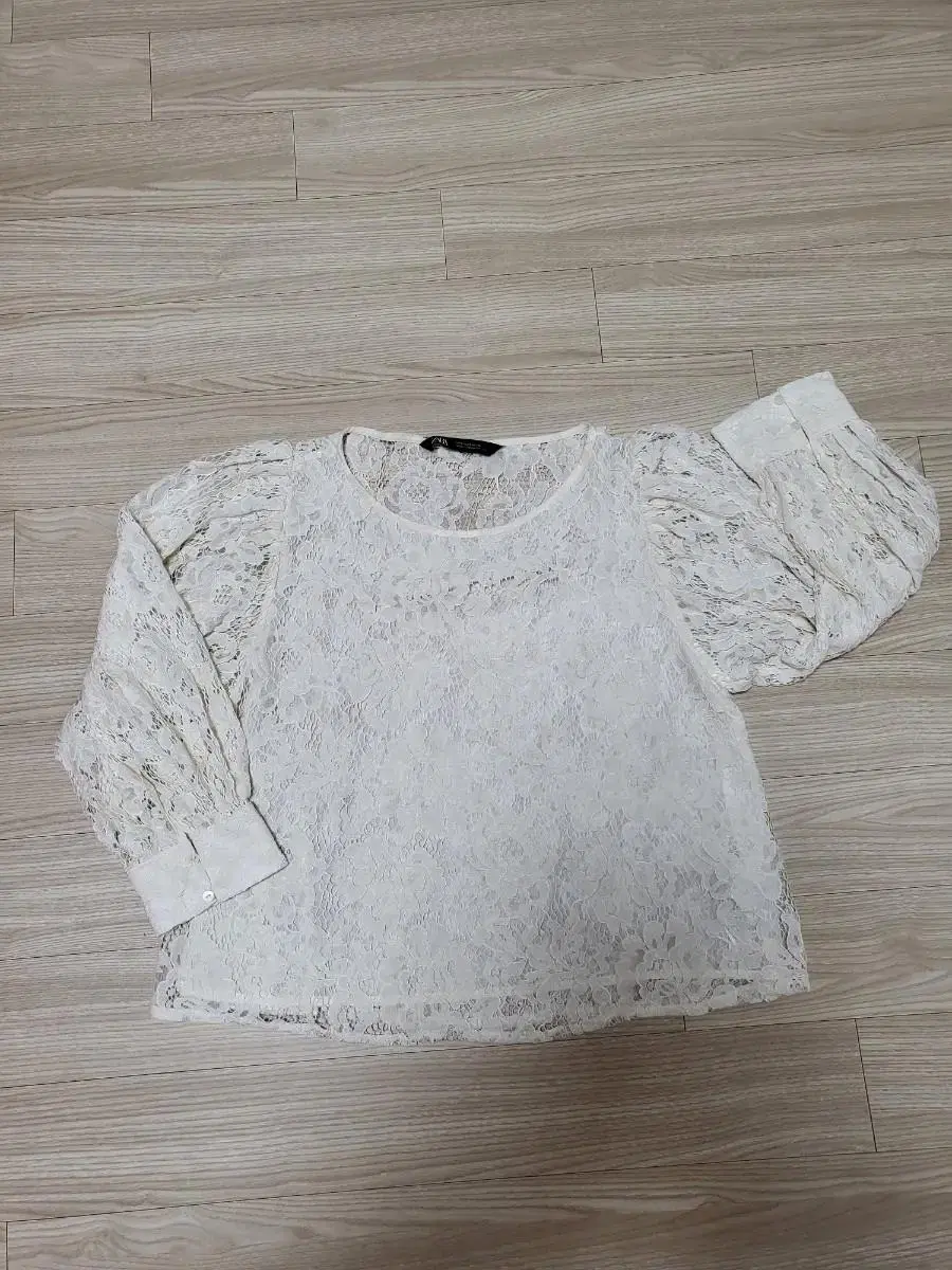 Zara Punching Embroidery Blouse S