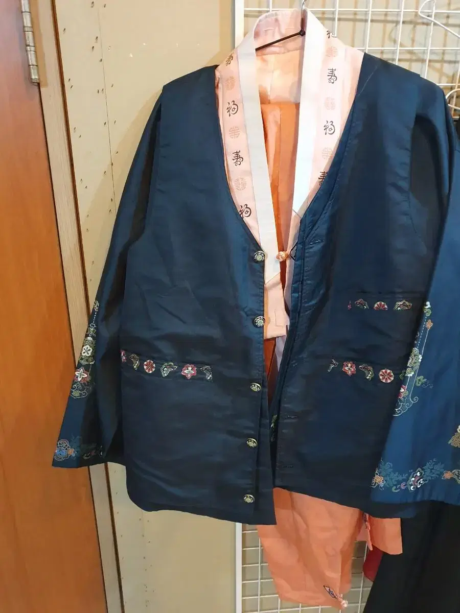 Back width of a hanbok 53