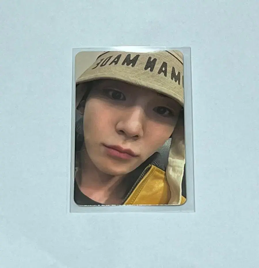 Shinee Hard Runner key photocard + Bromide