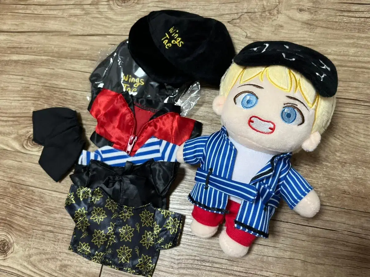 Vahn Tan Boys' Wingztae v dolls