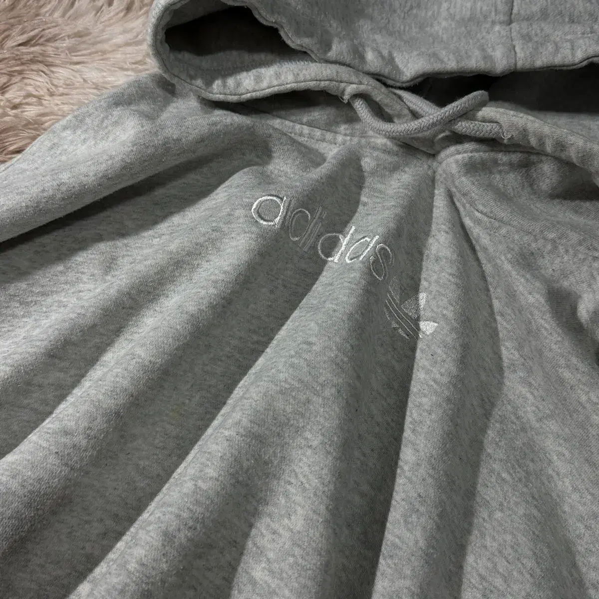 (L) Adidas Center Logo Gray Hoodie