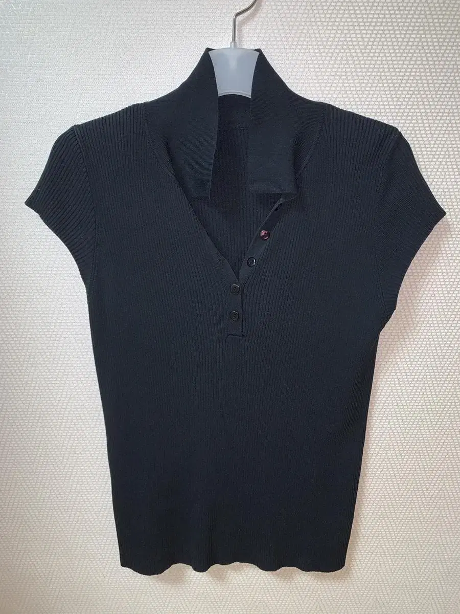 kara, black, vahn short-sleeved tee