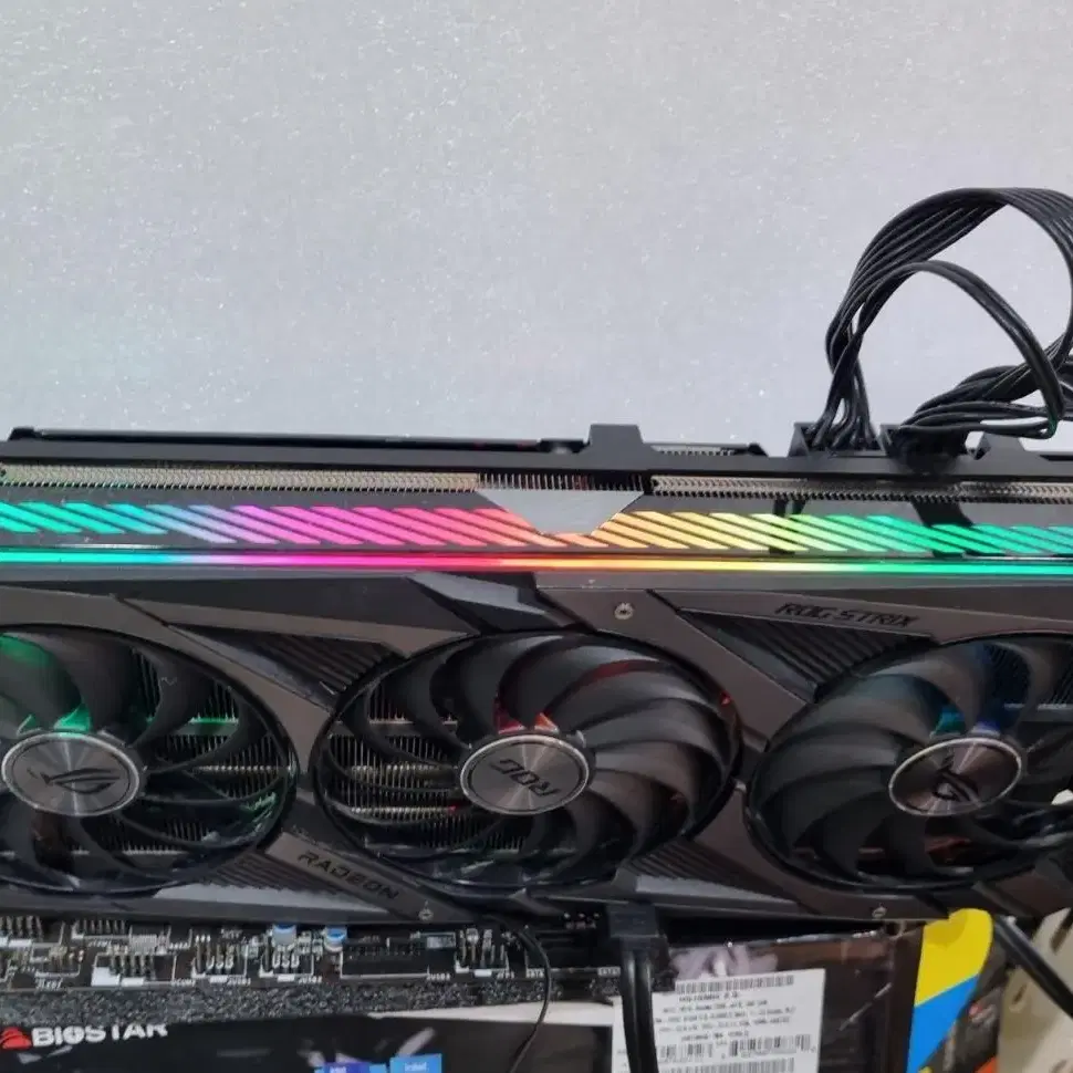 풀박스! ASUS ROG STRIX 라데온 RX 6700 XT 로그스트릭