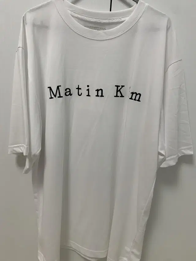 (새상품)마뗑킴반팔 MATIN EMBROIDERY LOGO TOP 화이트