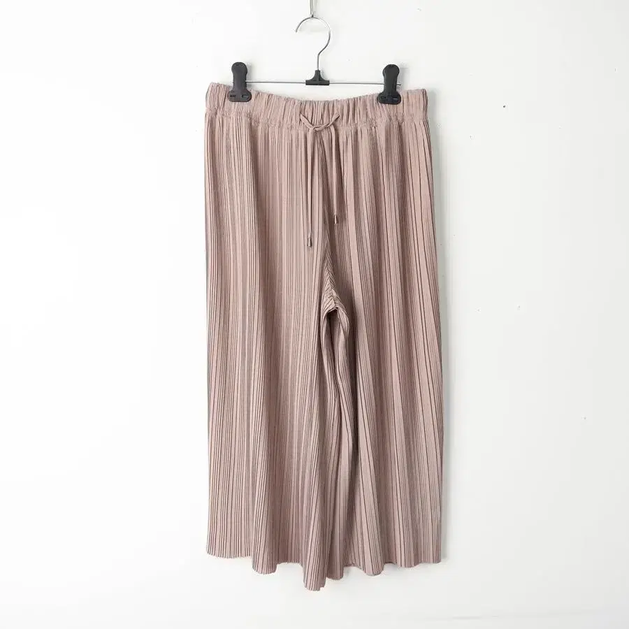 28/cuz pleated pants