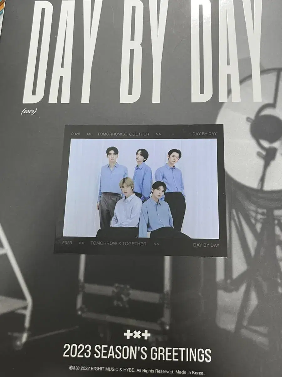 TXT 2023 Seasons Greetings photocard sold in full, excluding diary