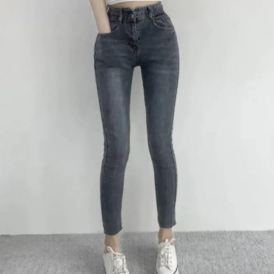 New Arrivals Y2K Washed Grey High Waist Span Black Denim Skinny Straight Leg Pants