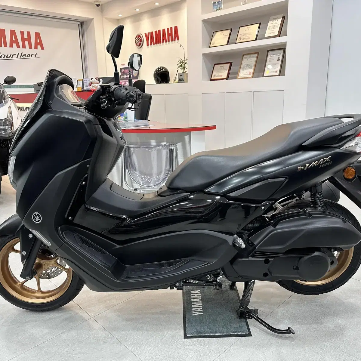 22년 야마하 NMAX155 ABS 12,001km 맷 블랙 블랙박스.