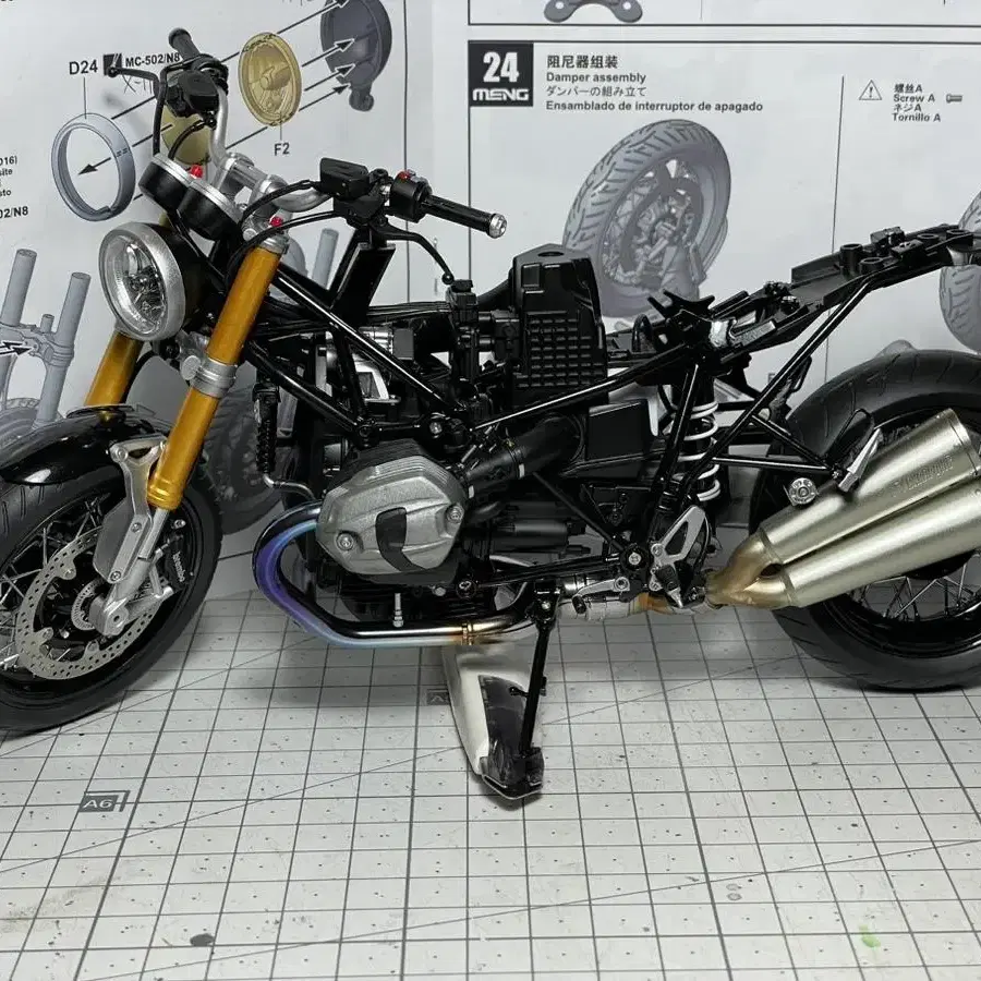 MENG BMW R nine T  1:9