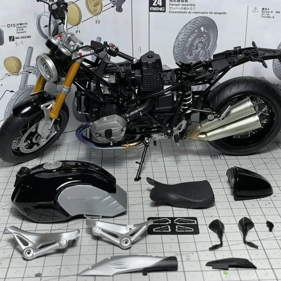 MENG BMW R nine T  1:9