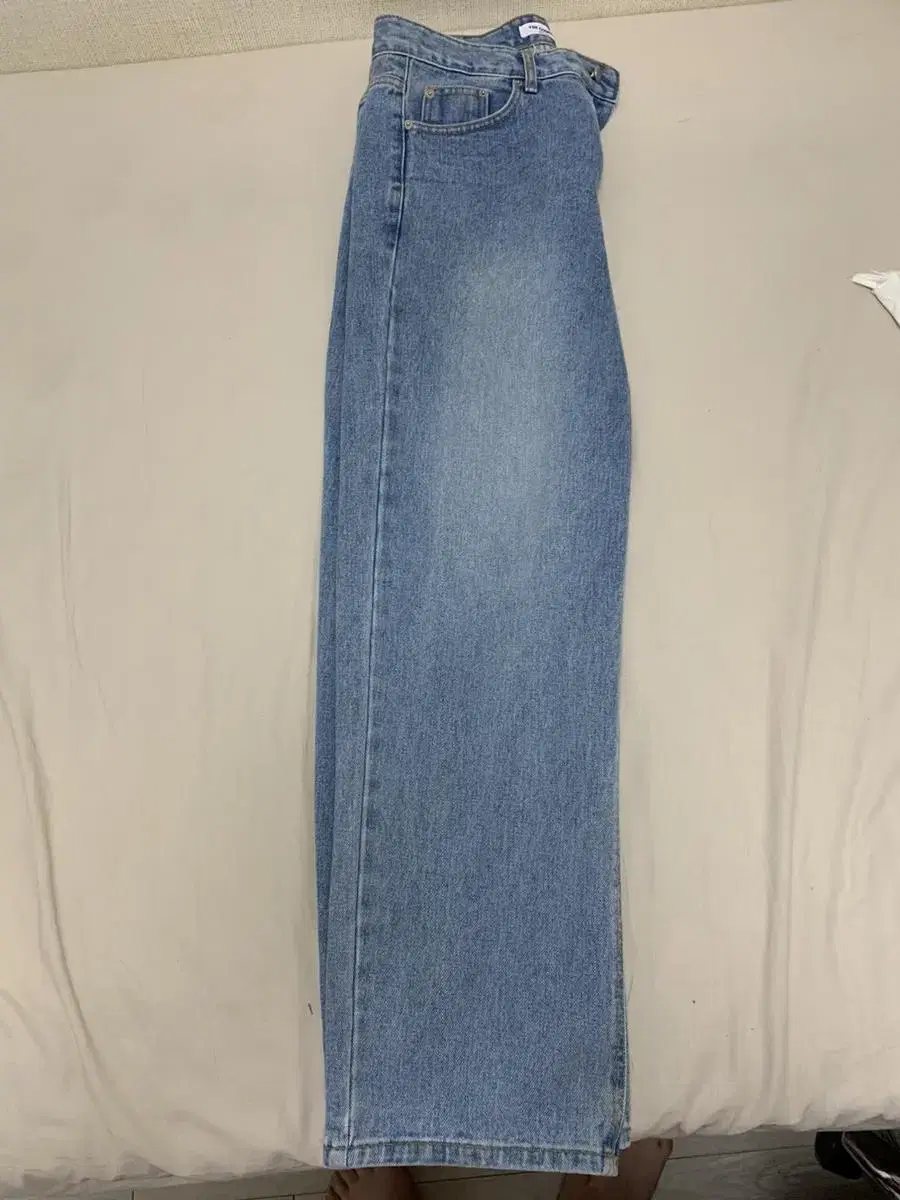 Wide-leg jeans