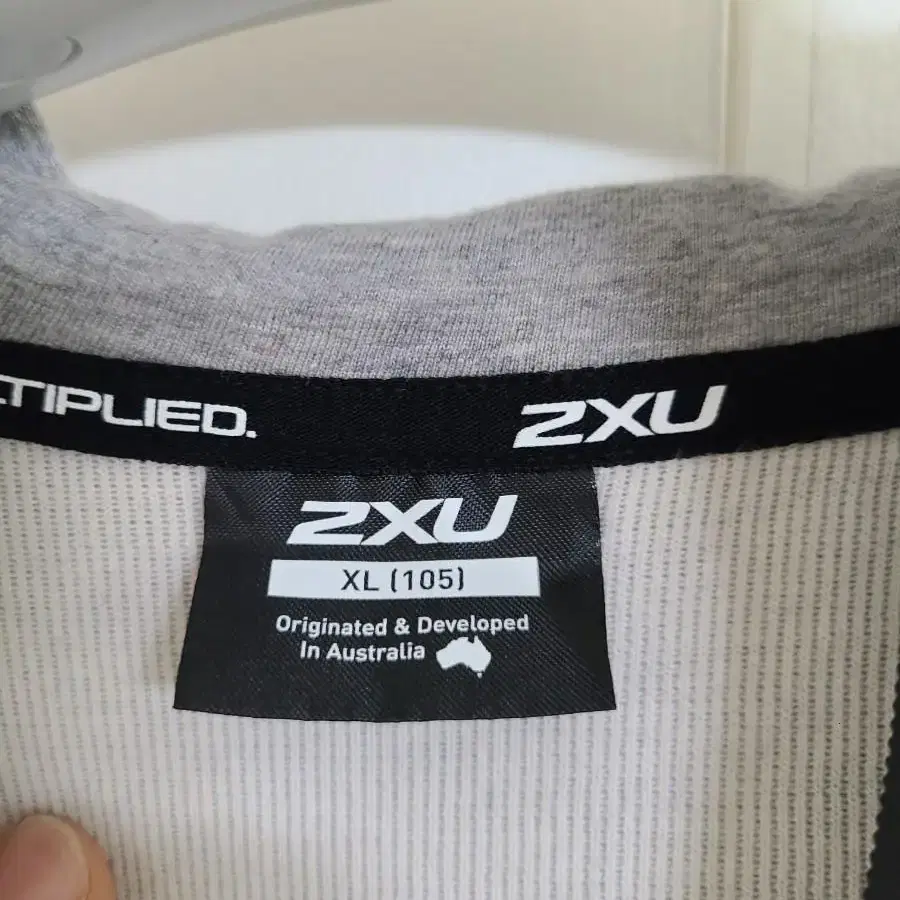 2XU 라이딩 후드 하프짚업 105