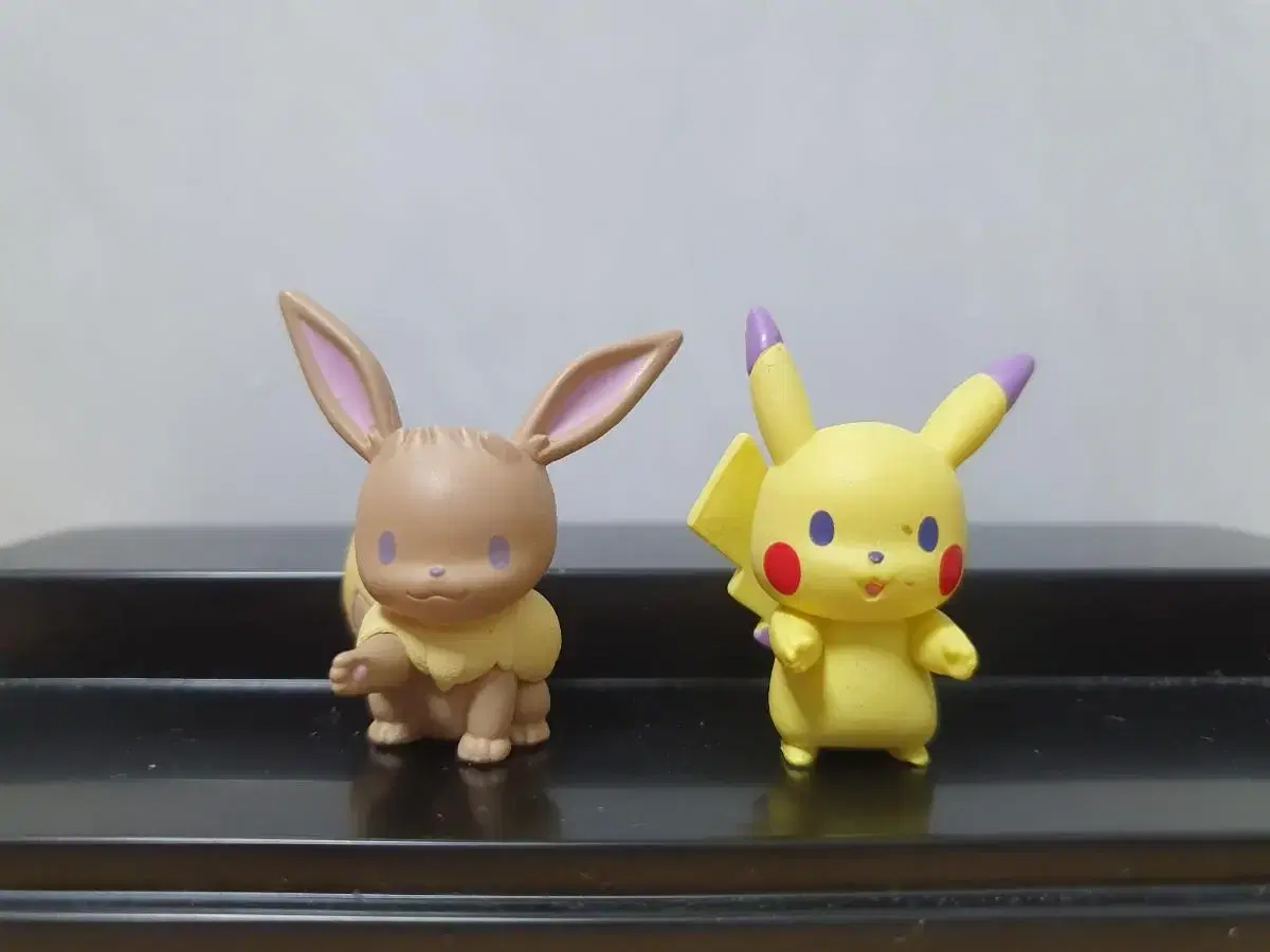 (Premium,Discontinued Rare Gacha) Pokémon Front & Center Pikachu & Eevee