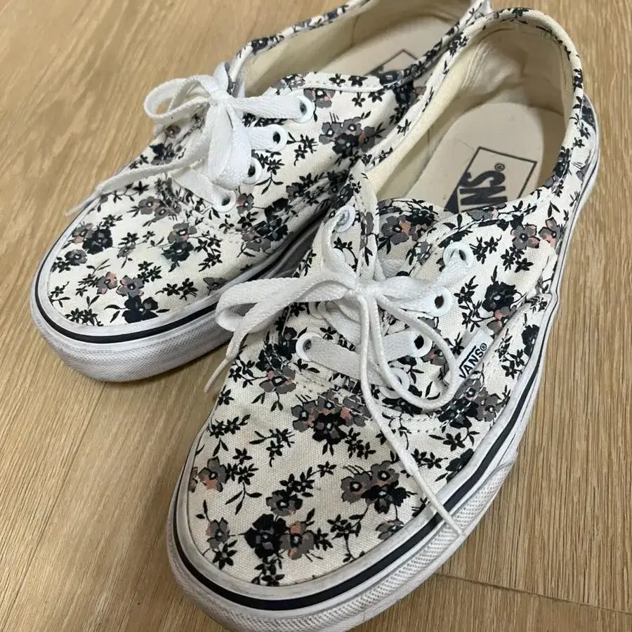 Vans 반스 정품 미국직구 여성 플라워 화이트 스니커즈 230 36.5