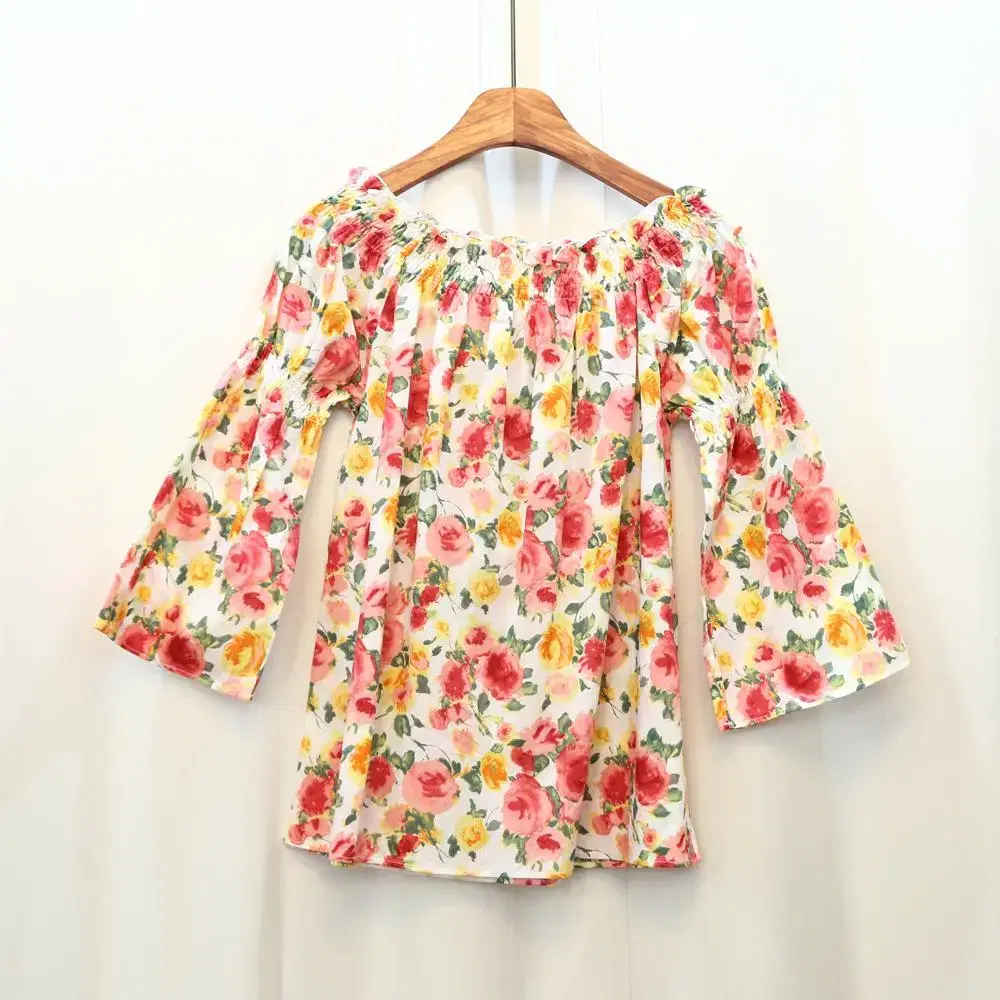 CINEMA CLUB Flower Pattern 7-Sleeve Shoulder Shirred Cotton Blouse